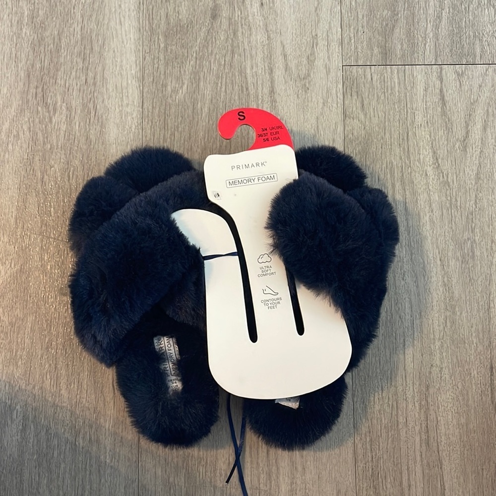 NWT PRIMARK MEMORY FOAM SOFT AND FUZZY SLIPPERS